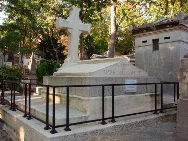 Гробница Даву на кладбище Пер-Лашез, в Париже Гробница Даву на кладбище Пер-Лашез, в Париже